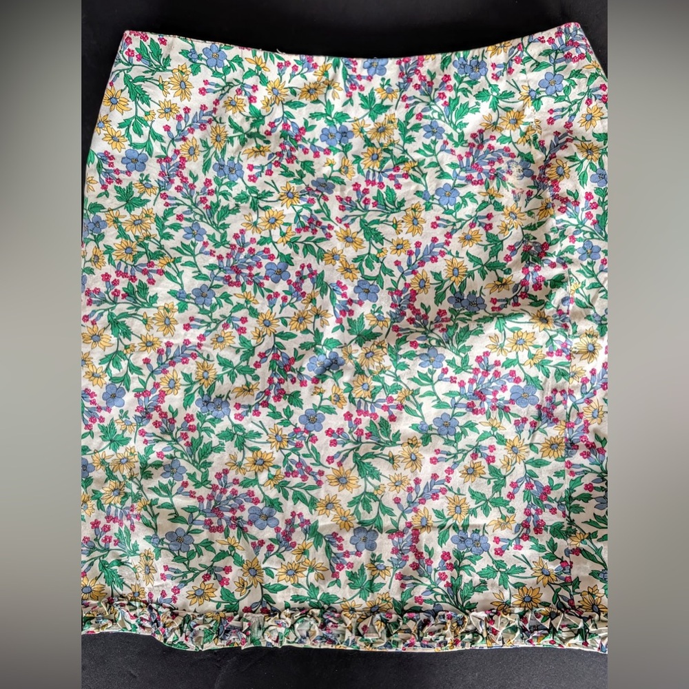 Ralph Lauren Mini Skirt  Pencil Skirt with Ruffled Hem. Size 8